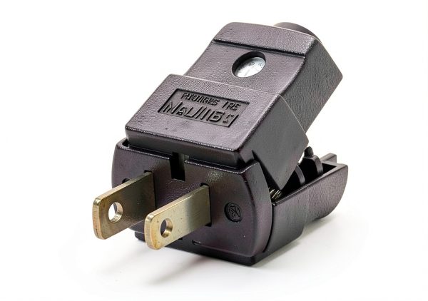 Leviton 15A Plug Residential Grade Polarized Vinyl-3